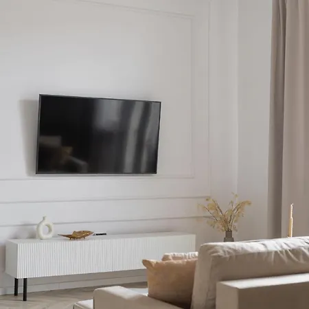 Royal Point Apartment *
